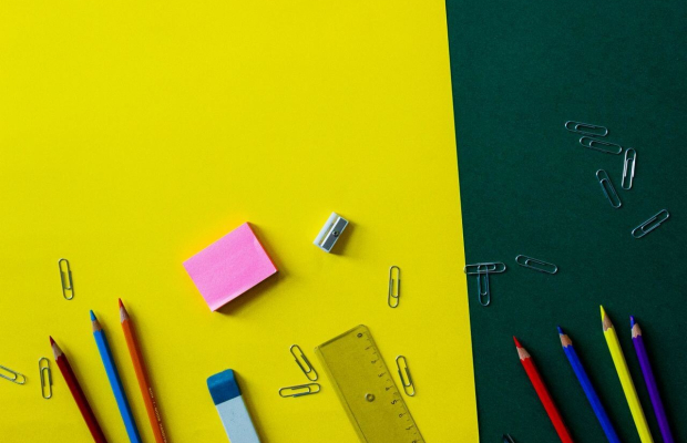 School supplies for children and teenagers. Choose from backpacks, notebooks, pencil cases, pens and colored pencils! - Photo 1